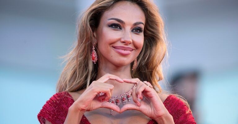 Mădălina Ghenea lovește din nou! Frumoasa româncă i-a luat mințile unui fotbalist de la Roma