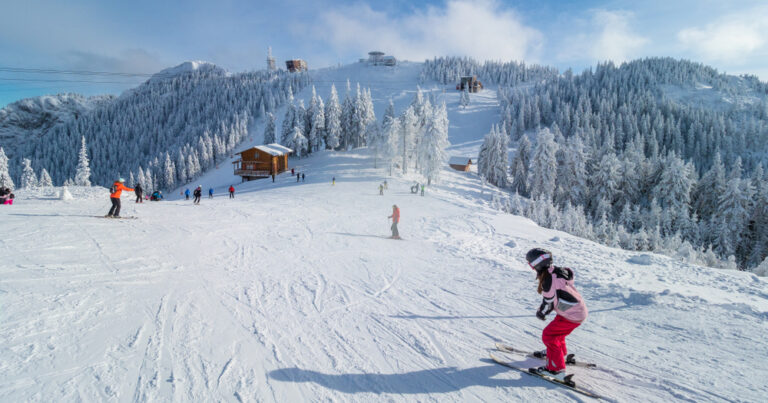 Vești bune pentru români! Ce reguli trebuie să respecte pe pârtiile de schi din țară de sărbători